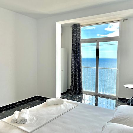 Redi'S Seaview Apartments ساراندا المظهر الخارجي الصورة
