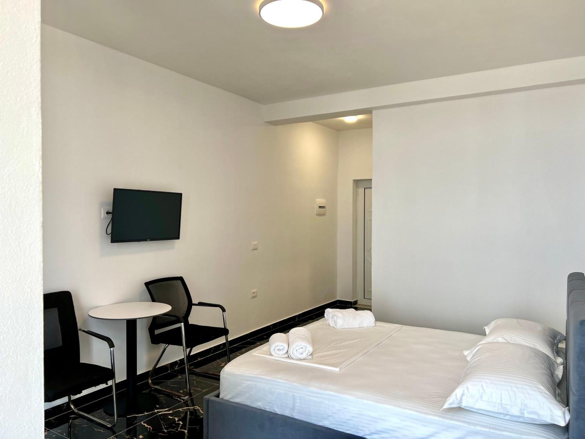 Redi'S Seaview Apartments ساراندا المظهر الخارجي الصورة