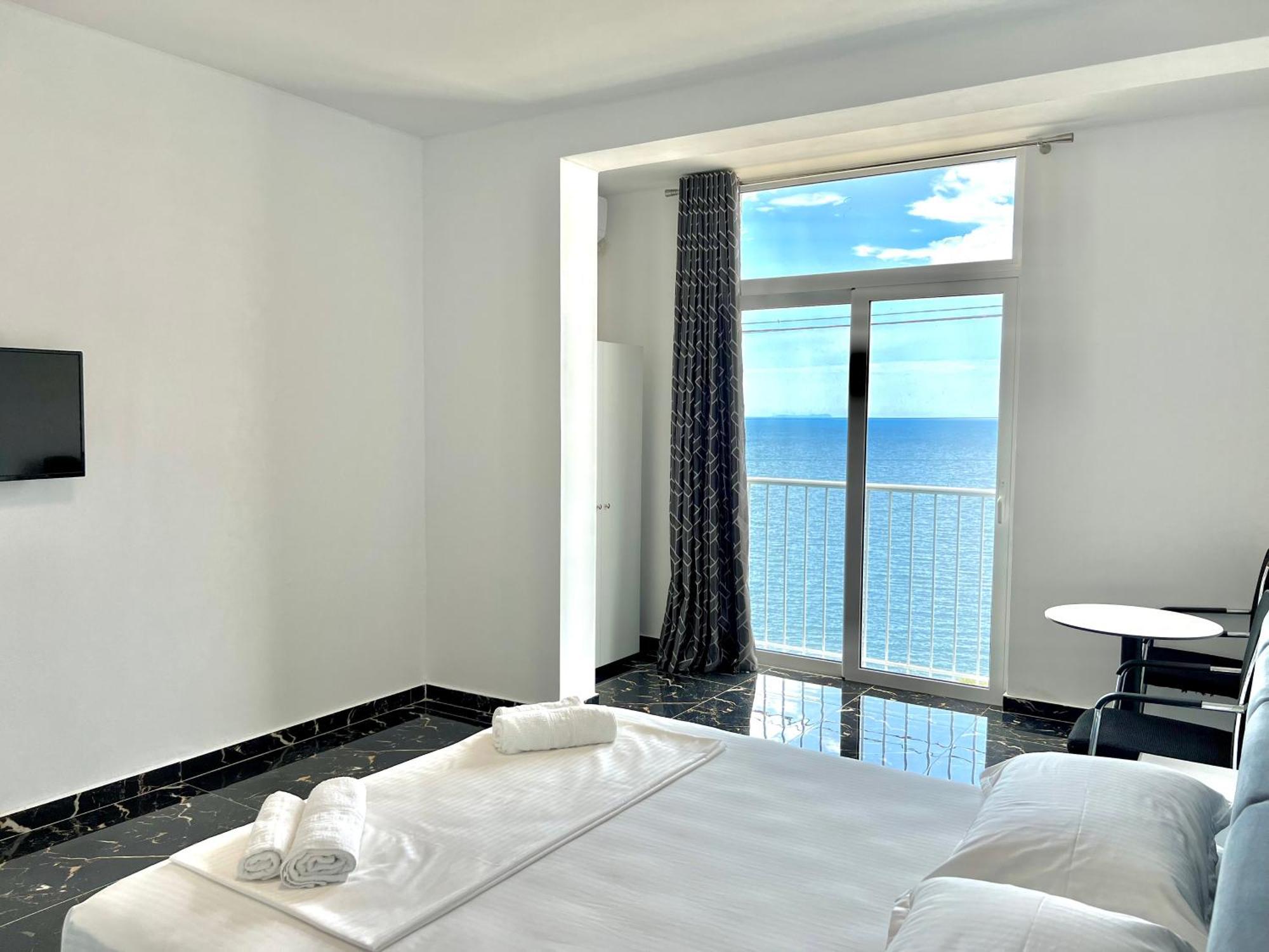 Redi'S Seaview Apartments ساراندا المظهر الخارجي الصورة